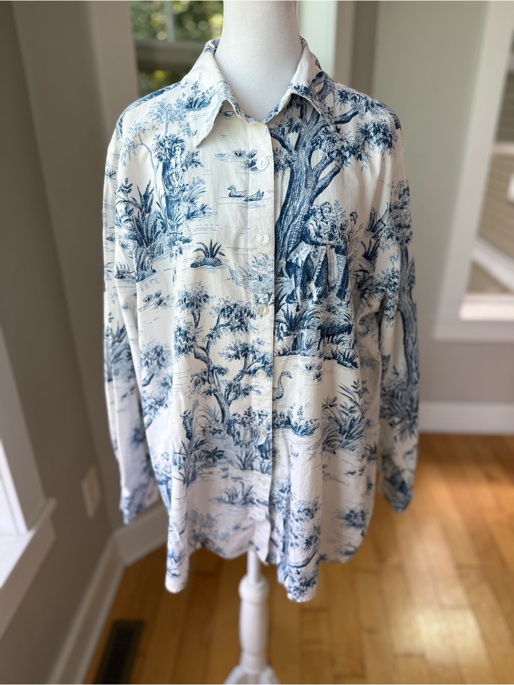 Vintage Avon Blue and White Toile Print Cotton Button Down Long Sleeve Shirt Top